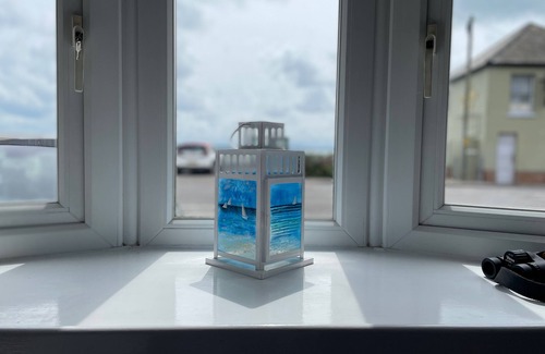Hill Head Apartment | Seaview dog friendly ground floor flat 1 min to beach sleeps 4