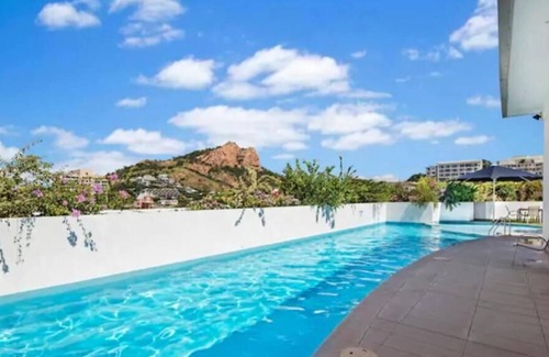 Townsville Apartment | SEAVIEWS@Dalgety| 2Bed2Bath City Apt WALK TO BEACH