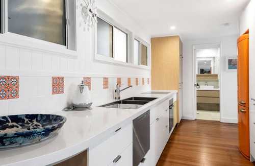 Noosa Heads Apartment | Seaviews Little Cove Beach Noosa 2BR 200m to beach