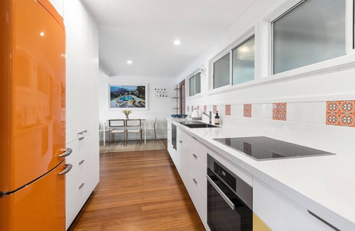 Noosa Heads Apartment | Seaviews Little Cove Beach Noosa 2BR 200m to beach