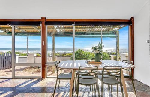 Henley Beach South House | Seavista on the Esplanade - Sunlit Beachfront Escape