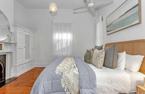 Henley Beach South House | Seavista on the Esplanade - Sunlit Beachfront Escape