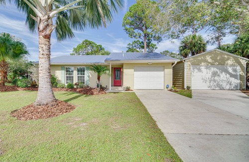 Sebastian Highlands House | Sebastian Home w/Screened Lanai: 8 Mi to Beach!