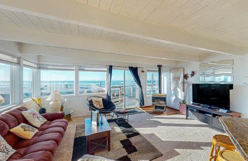 Lincoln City Apartment | Sebastian's Crib Condo