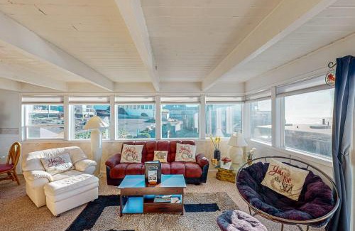 Lincoln City Apartment | Sebastian's Crib Condo