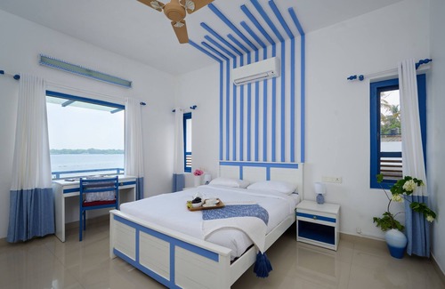 Muhamma Hotel | Seclude by the Lake Alleppey