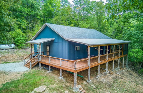 Marble Falls Cabin | Secluded Cabin Getaway in the Woods!