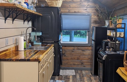 Goreville Cabin | Secluded 1-bedroom cabin in the Shawnee National Forest at the Lake of Egypt.