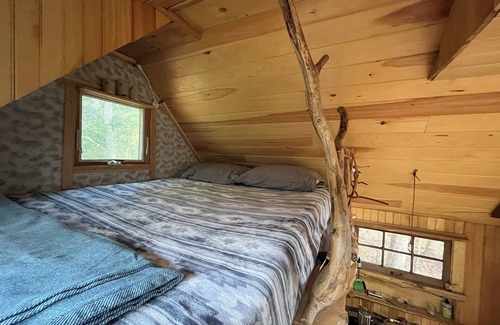 Liberty Cabin | Secluded 1-bedroom cabin in Liberty with pond frontage