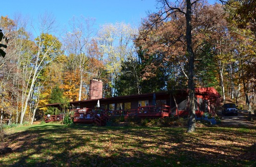 Glouster House | Secluded 5 BR brick ranch with a panoramic view of the lake through the trees