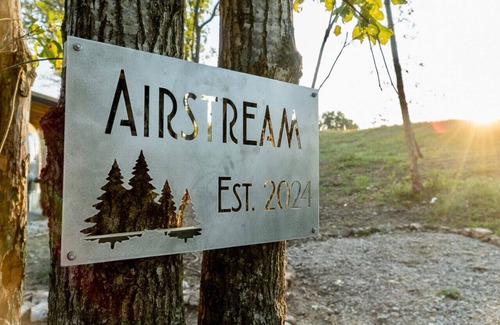 Walnut Shade House | Secluded Airstream Stay on Ranch