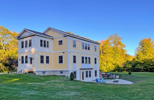 Richmond Apartment | Secluded apt near the lake with mountain views, washer/dryer, firepit, fast WiFi