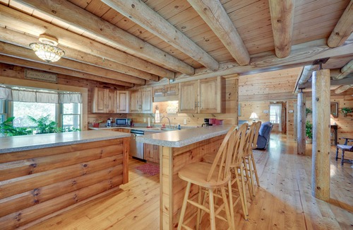 Octavia Cabin | Secluded Broken Bow Cabin w/Fire Pit and Deck!
