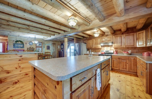 Octavia Cabin | Secluded Broken Bow Cabin w/Fire Pit and Deck!