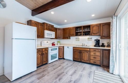 Sandy Apartment | Secluded cabin near Little Cottonwood Canyon, minutes from mountains and trails.