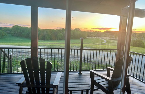 Viola Cabin | Secluded cabin on 75 acres 360 views cedar hot tub infrared sauna outdoor Shower