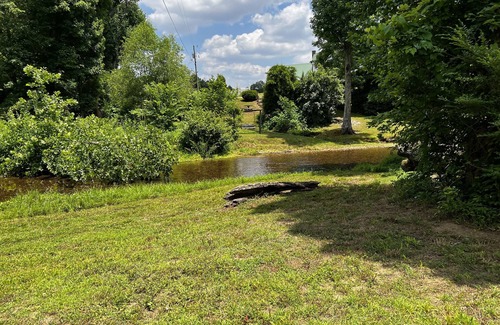 Waynesboro Cabin | Secluded cabin with loft near a creek. Perfect get a way for relaxation.