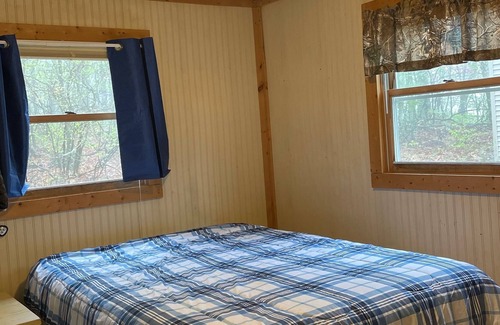 Calvin House | Secluded cabin within 30 minutes to Raystown Lake