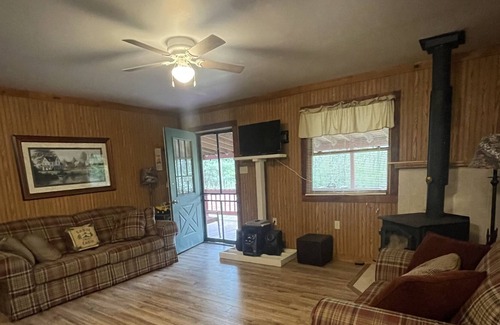 Calvin House | Secluded cabin within 30 minutes to Raystown Lake