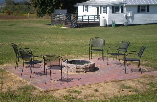 Luray Cottage | Secluded Cottage on 10 Acres. Close to Shen. Natl. Park and Luray Caverns