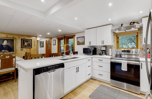 Port Orchard Cabin | Secluded dog-friendly home with private hot tub, firepit, deck, wood fireplace