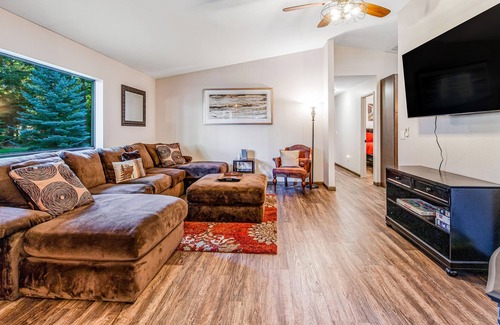 Easton Cabin | Secluded Dog-Friendly Home W/ Acreage, Free WiFi, Full Kitchen & More!