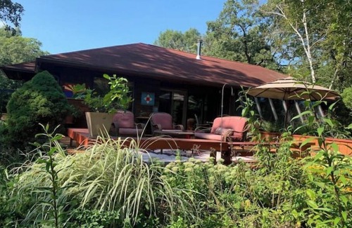 Edmund House | Secluded Driftless Area Getaway on 30 Wooded Acres