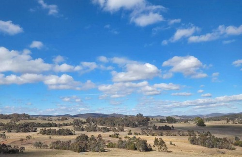 Yass River Cottage | Secluded Farm Stay on Yass River – Trails, Animals, Fire Pit & River Fun