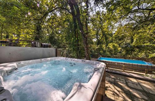 Old Jamestown House | Secluded Florissant Home with Private Hot Tub!