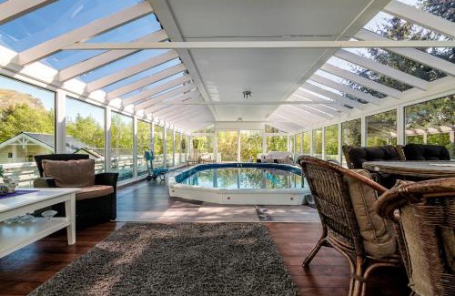 Valberg Villa | Secluded house in Lofoten-Private swimming pool!