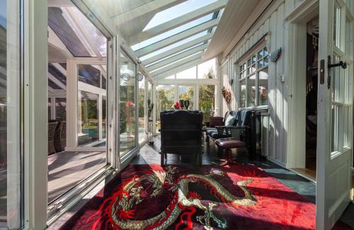 Valberg Villa | Secluded house in Lofoten-Private swimming pool!