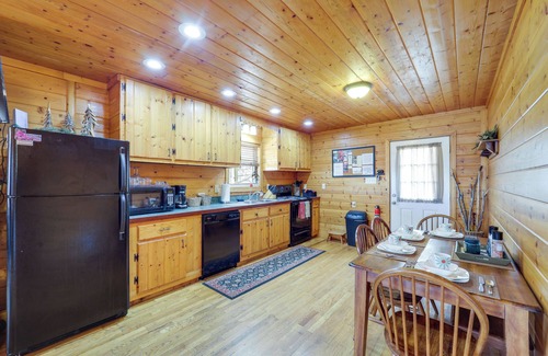 Apple Ridge Cabin | Secluded Lenoir Cabin: 4 Mi to Dtwn Blowing Rock