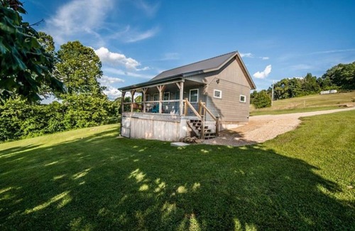 Kimbolton House | Secluded luxury cabin minutes from Salt Fork