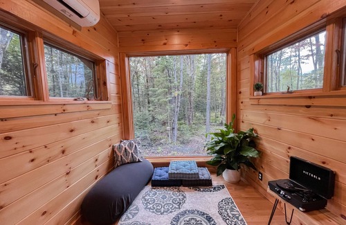 Newport Center Cabin | Secluded Luxury Treehouse - Hot Tub & Projector