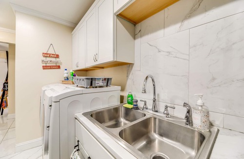 Newport House | Secluded Newport Getaway w/Fire Pit & Grill!