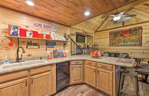 Hot Springs Cabin | Secluded & Peaceful: 'Tree Top Cabin' w/Loft