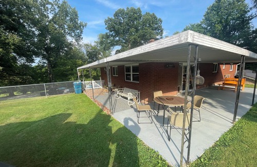 Westwood House | Secluded ranch home
