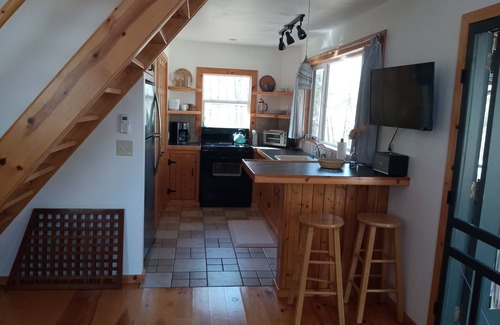 Wytheville Cottage | Secluded ridge n top wilderness retreat with fast wifi and all the comforts