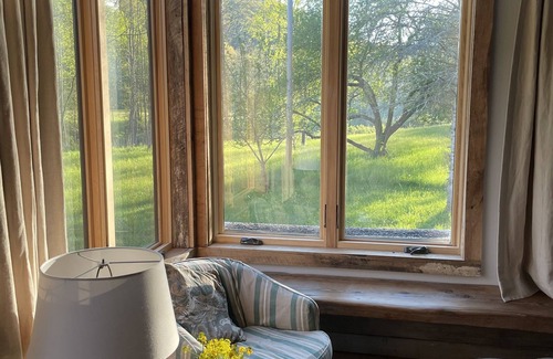 Davis House | Secluded River access , restored farmhouse along Dry Fork River