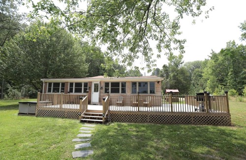 Charles City House | Secluded Riverfront Home + Deep Water Boat Dock - Between Williamsburg-Richmond