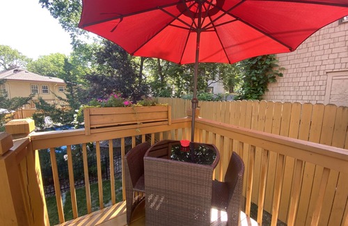 Central Hyde Park Apartment | Secluded Romantic Carriage House - pets welcome!
