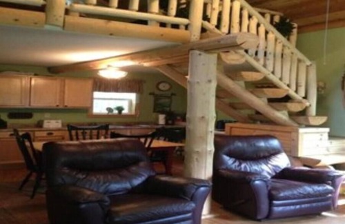 Melrude Cabin | Secluded Serenity - Rustic Cabin Nestled in the Northwoods