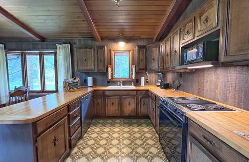 Custer House | Secluded Setting On French Creek In The Southern Black Hills