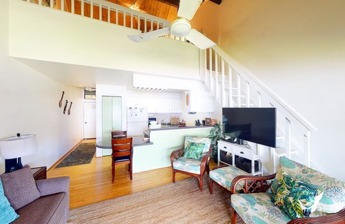 Kaunakakai Condo | Secluded, third-floor condo with ocean views, WiFi & outdoor pool