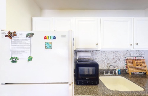 Kaunakakai Condo | Secluded, third-floor condo with ocean views, WiFi & outdoor pool