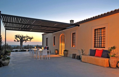 Noto Villa | Secluded Villa With Large Pool And Spectacular 180 Degree Sea Views.