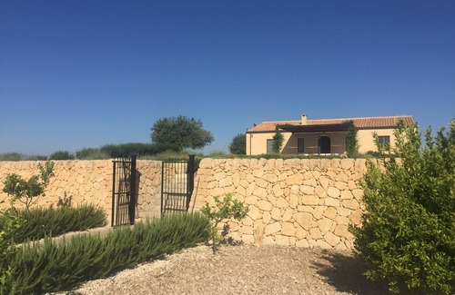 Noto Villa | Secluded Villa With Large Pool And Spectacular 180 Degree Sea Views.