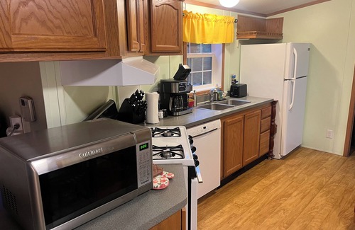 Fitzwilliam House | Secluded waterfront 2-bedroom/2 bath on private 152 acre Sportsman's Pond.