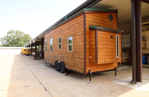 Aylett House | Secluded Wooded Charmant Chalet "Theme" Tiny Home - Off Grid