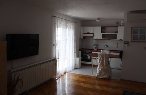 Seget Donji House | Second Floor 2-room apartment, 2x bathroom, 2x air conditioning, balcony, panoramic sea view